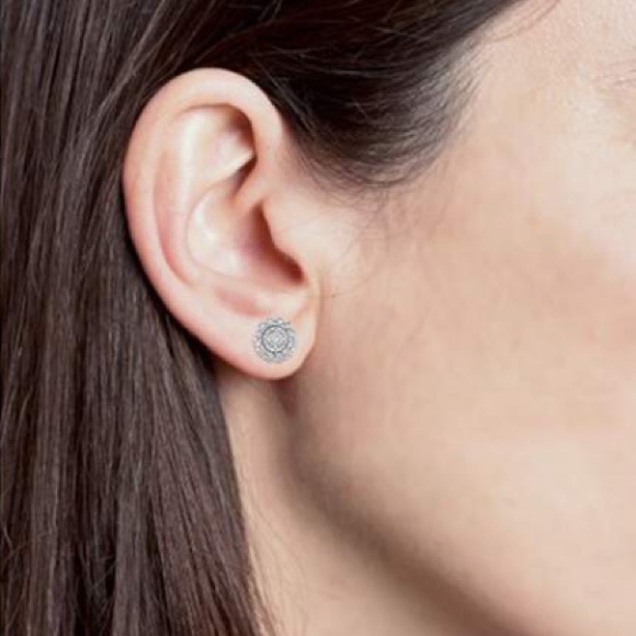 🎉2X HP🎉 💎💎🆕 Genuine Diamond & Sterling Silver Round Halo Stud Earrings💎💎 - Picture 9 of 9